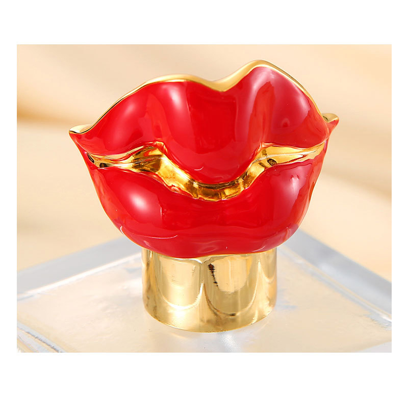 Zinc Alloy Die Casting Golden Lip Shaped Perfume Bottle Cap Essential Oils Dropper Container Cap Customized Mfg
