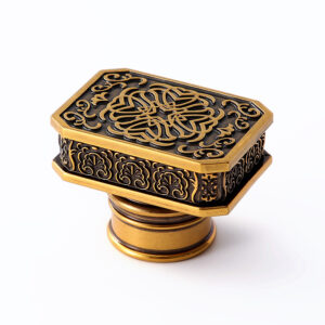 Zamak Metal Golden Retro Square Engraved Perfume Bottle Caps Cosmetic Bottle Covers China Manufacturer